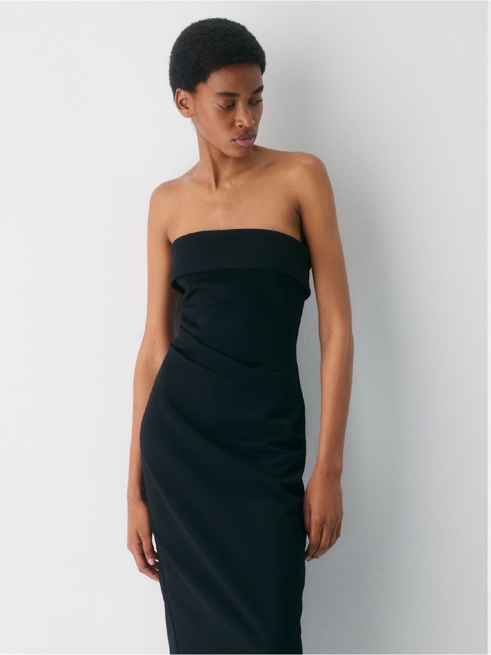 Babaton
FigureKnit™ Eyecatcher Dress